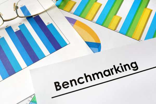 O Que é Benchmarking: Guia Completo para Empresários